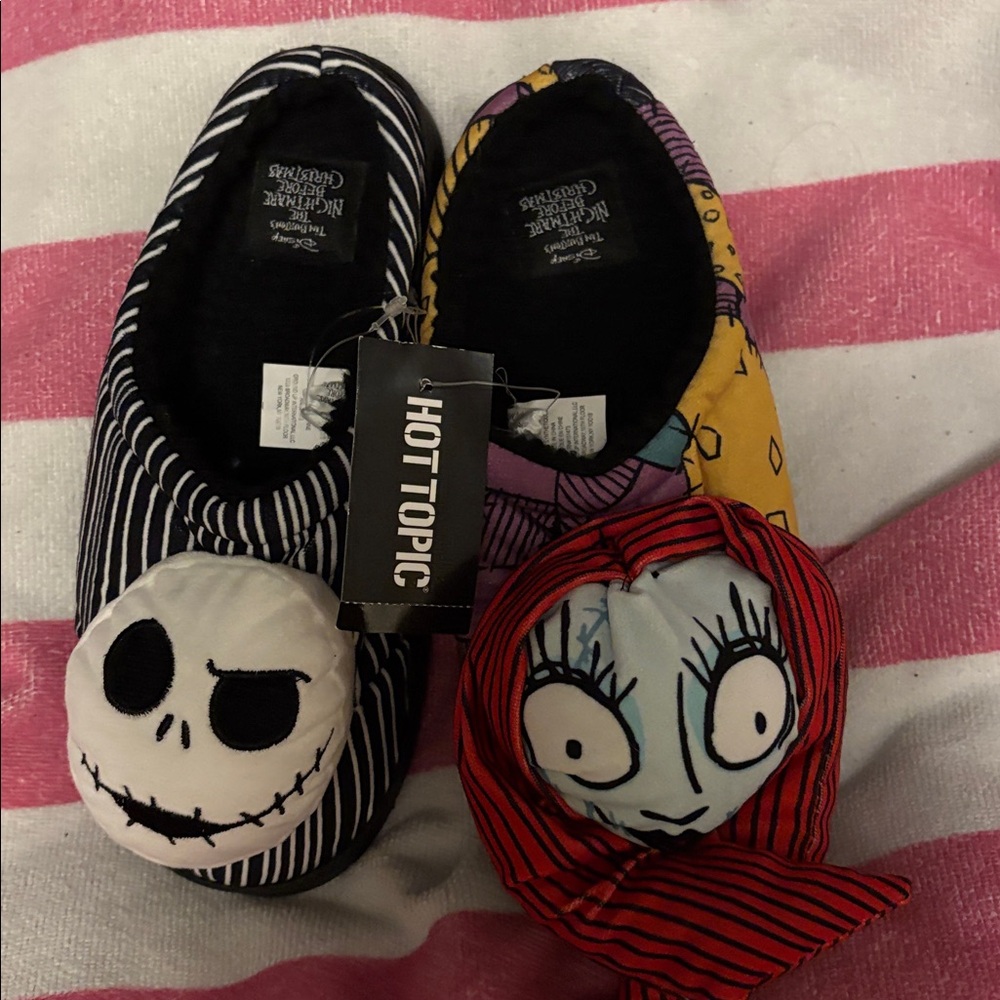 Disney Nightmare Before Christmas womens Slippers - Red, Black, and White - Picture 3 of 4
